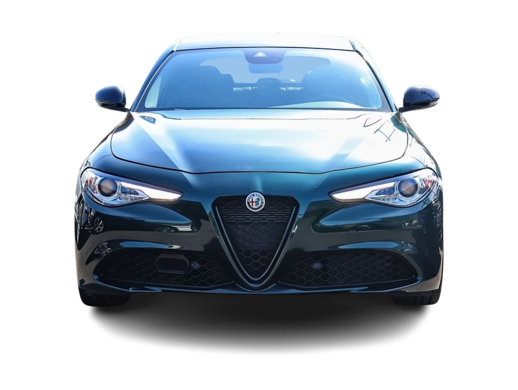 Thumbnail: 2021 Alfa Romeo Giulia - 18