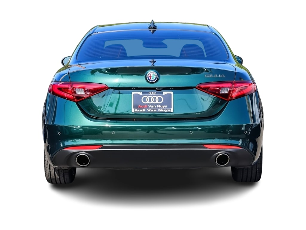 Thumbnail: 2021 Alfa Romeo Giulia - 4