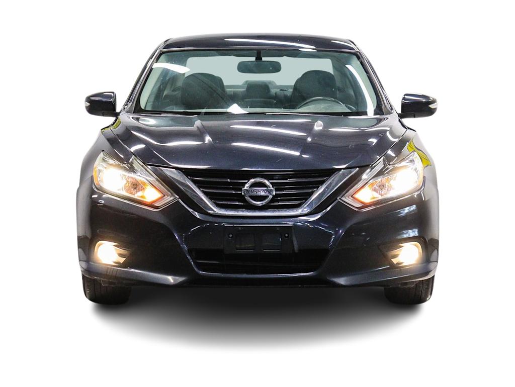 Thumbnail: 2018 Nissan Altima - 15