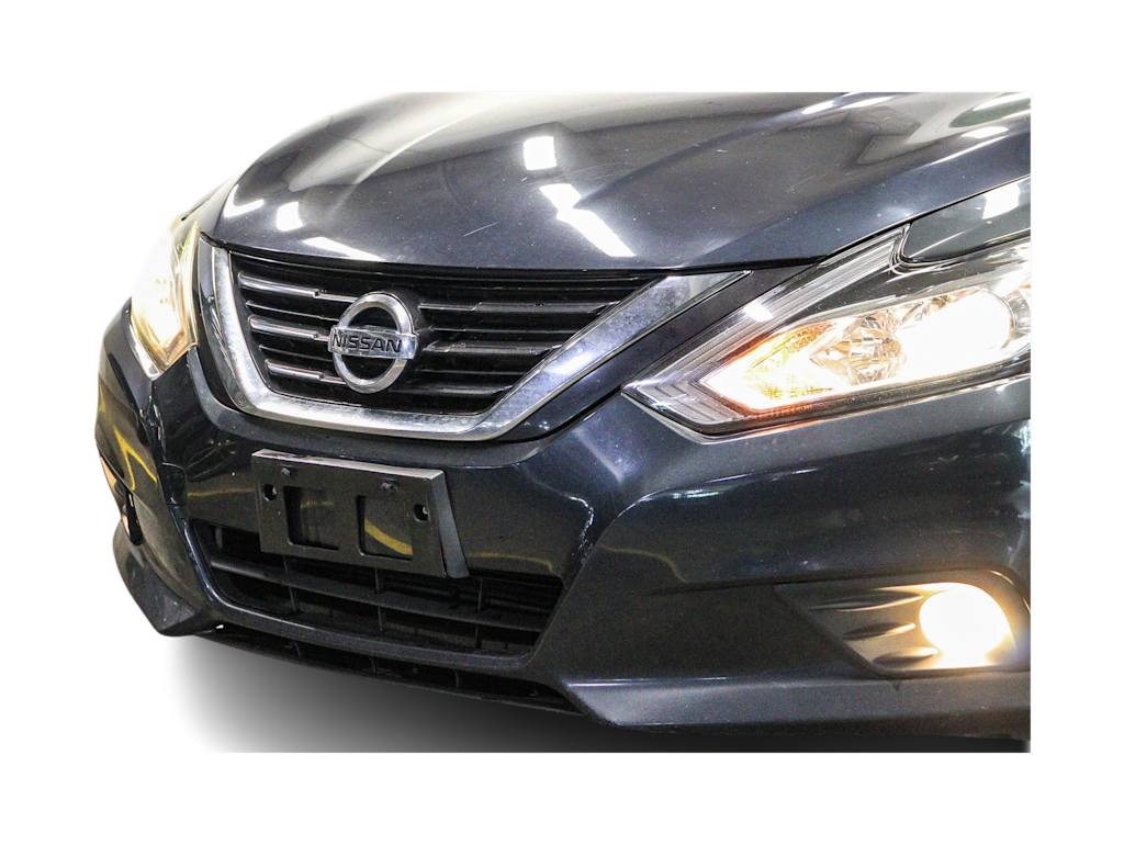Thumbnail: 2018 Nissan Altima - 17