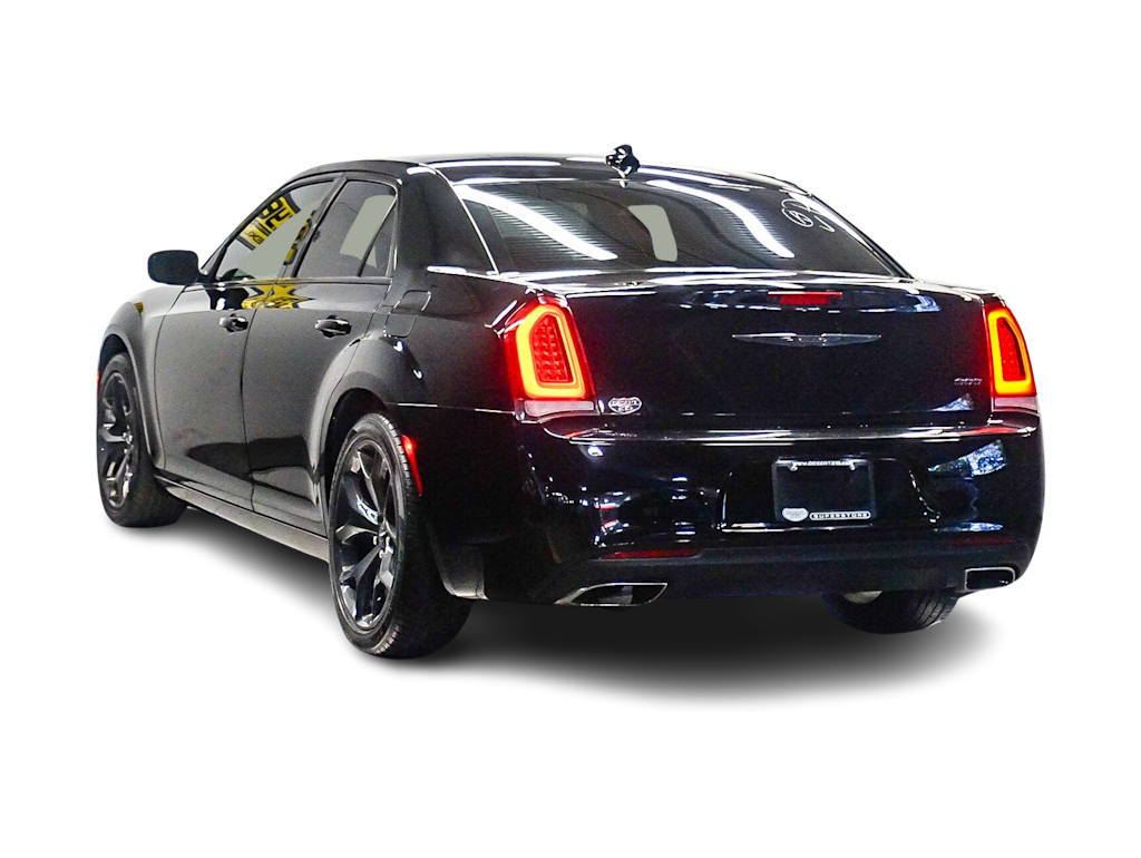 Thumbnail: 2022 Chrysler 300 - 3