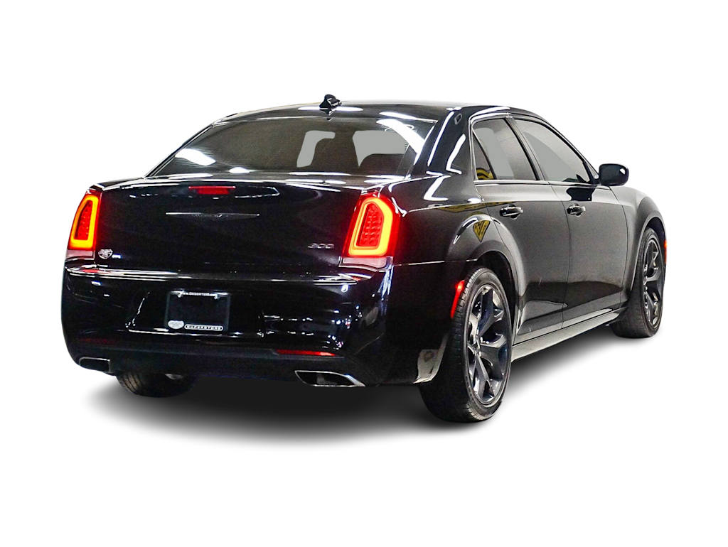 Thumbnail: 2022 Chrysler 300 - 17