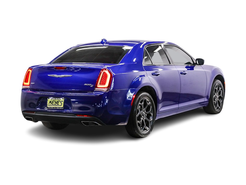 2019 Chrysler 300 S 18