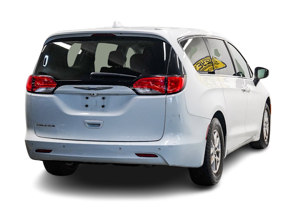 Thumbnail: 2017 Chrysler Pacifica - 17