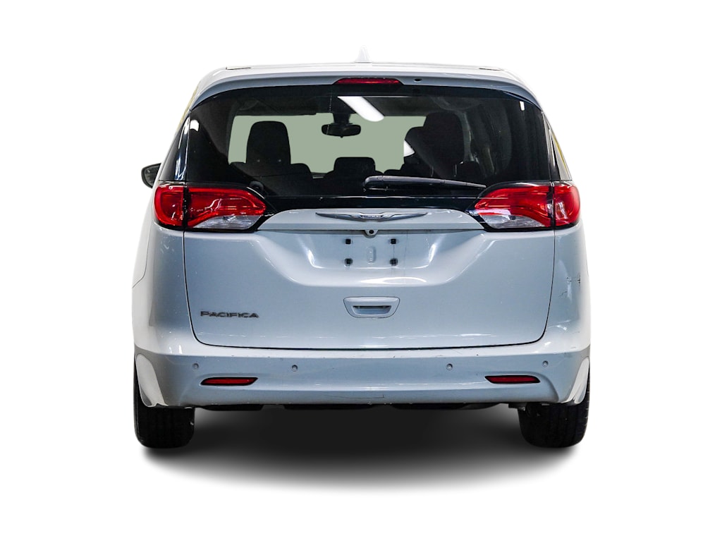 Thumbnail: 2017 Chrysler Pacifica - 4