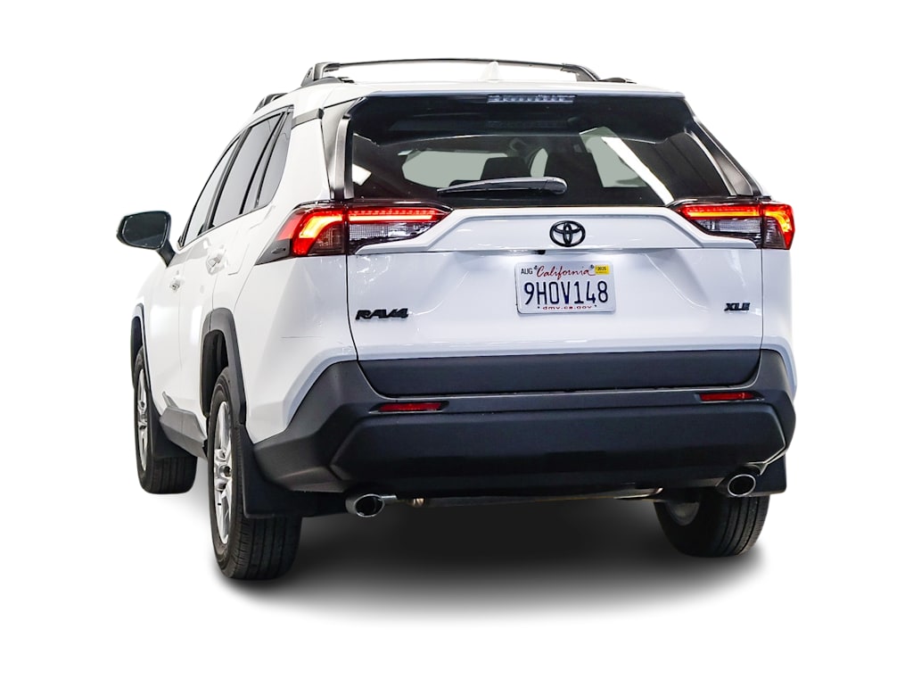 2023 Toyota RAV4 XLE 3