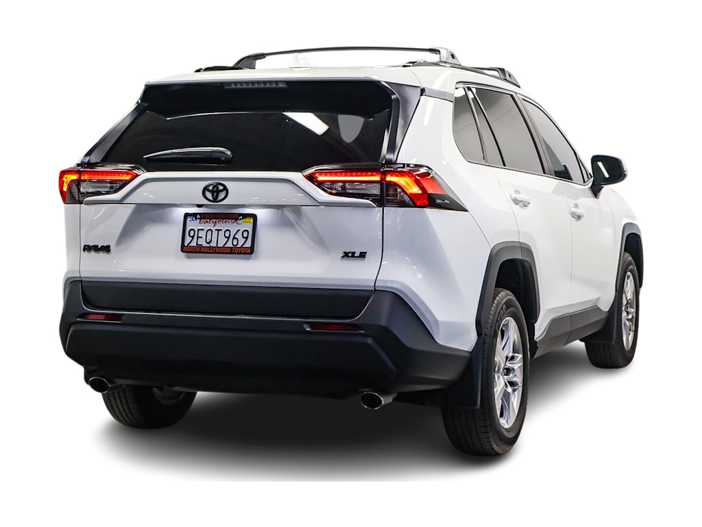 2023 Toyota RAV4 XLE 18