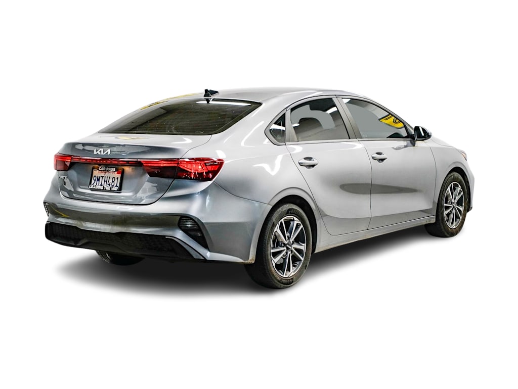 Thumbnail: 2024 Kia Forte - 18