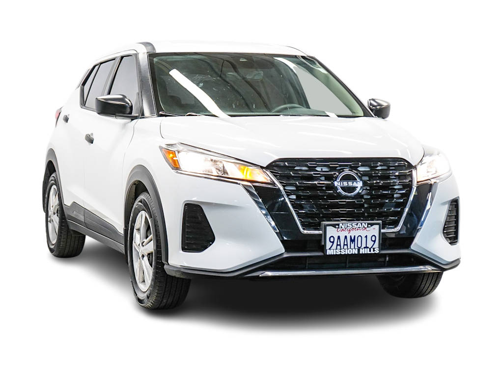 2022 Nissan Kicks S 18
