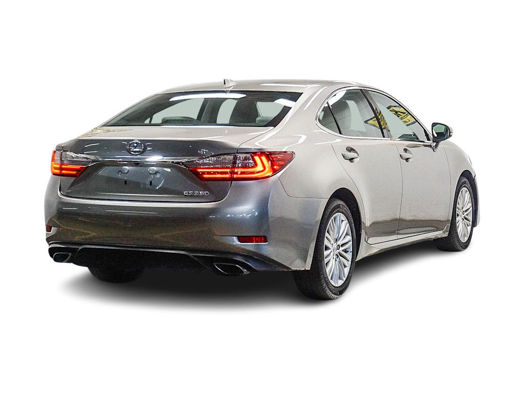 Thumbnail: 2018 Lexus ES - 16