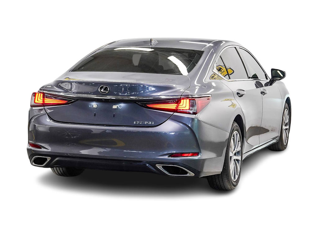 Thumbnail: 2021 Lexus ES - 18