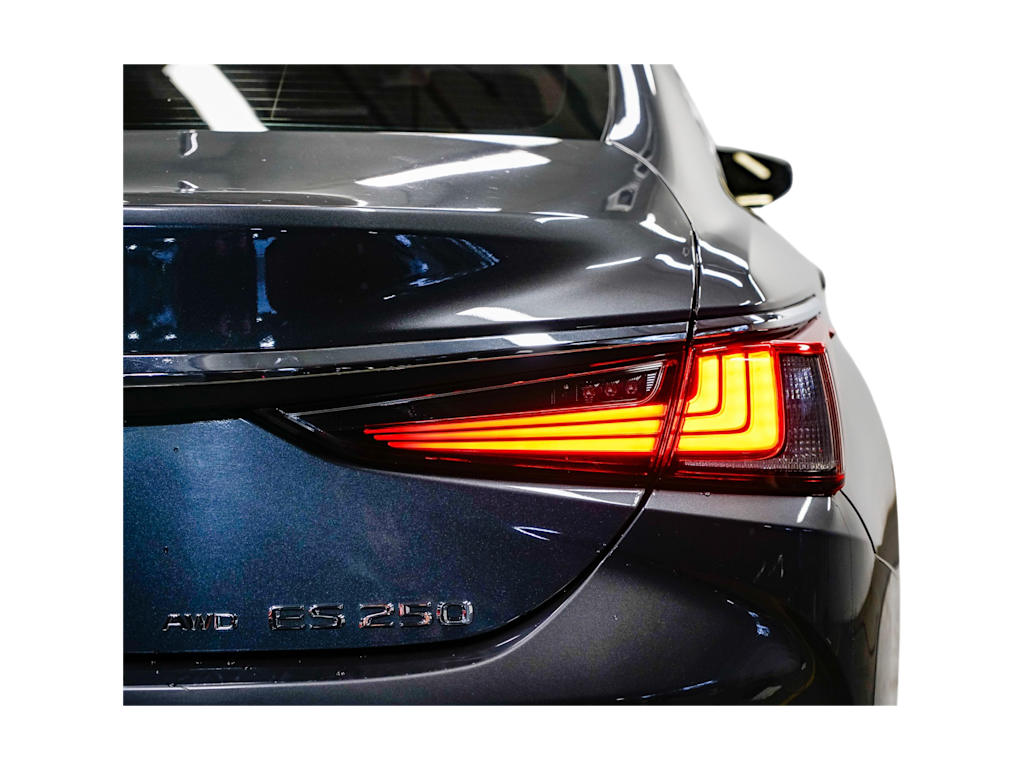 2022 Lexus ES 250 33