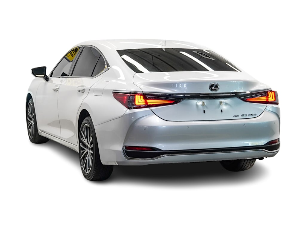 Thumbnail: 2024 Lexus ES - 3