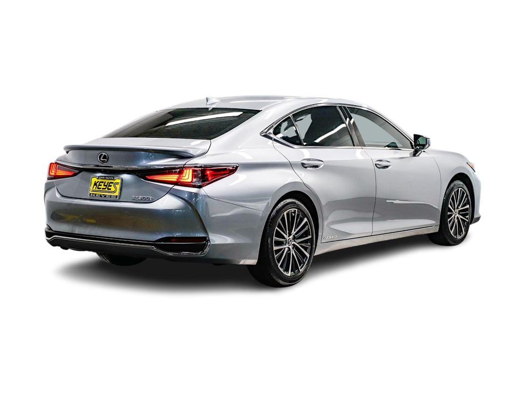 2022 Lexus ES Hybrid 300h 17