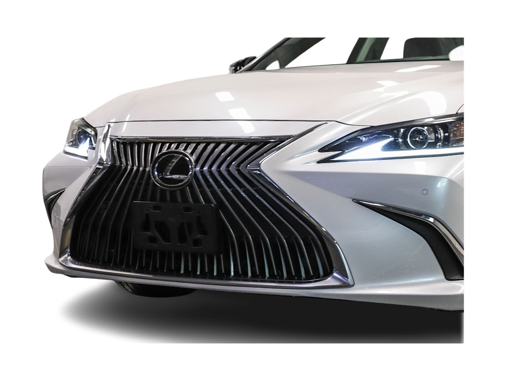 Thumbnail: 2021 Lexus ES - 17