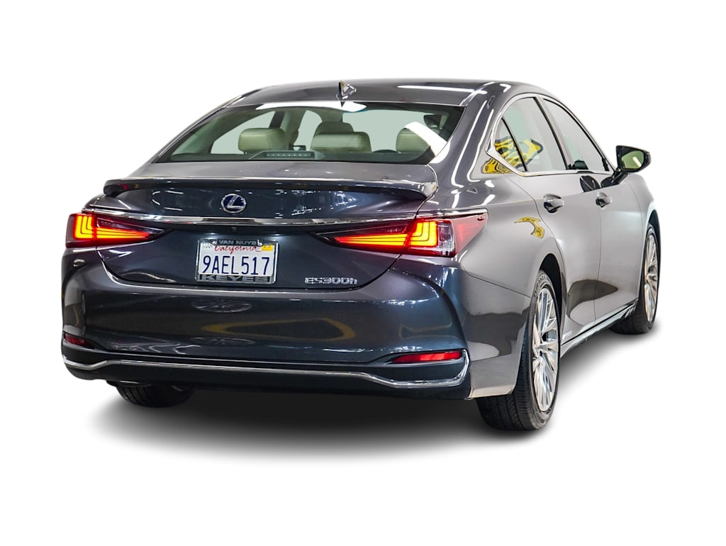 Thumbnail: 2022 Lexus ES - 17