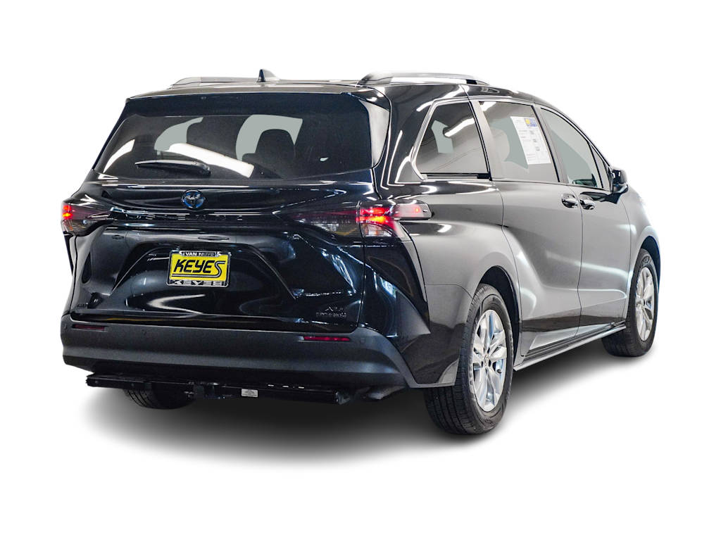 2023 Toyota Sienna XLE Woodland 18