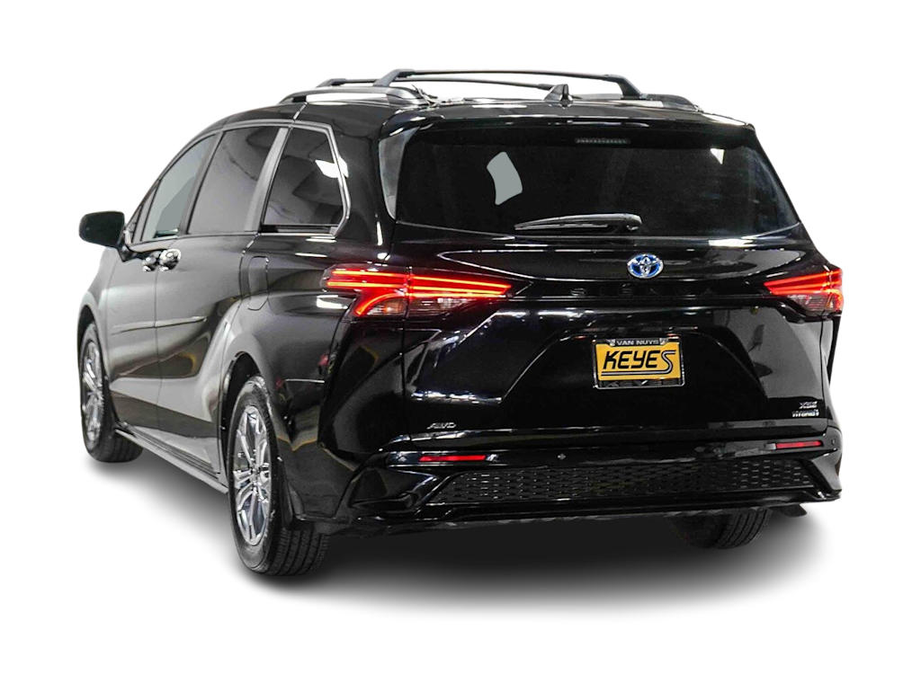 Thumbnail: 2023 Toyota Sienna - 3