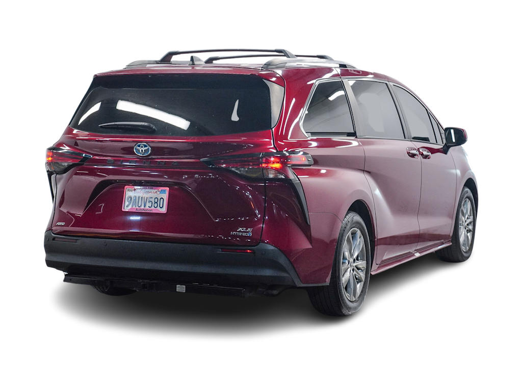 2022 Toyota Sienna XLE 16