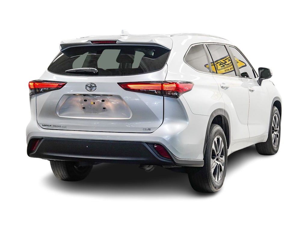 Thumbnail: 2023 Toyota Highlander - 18