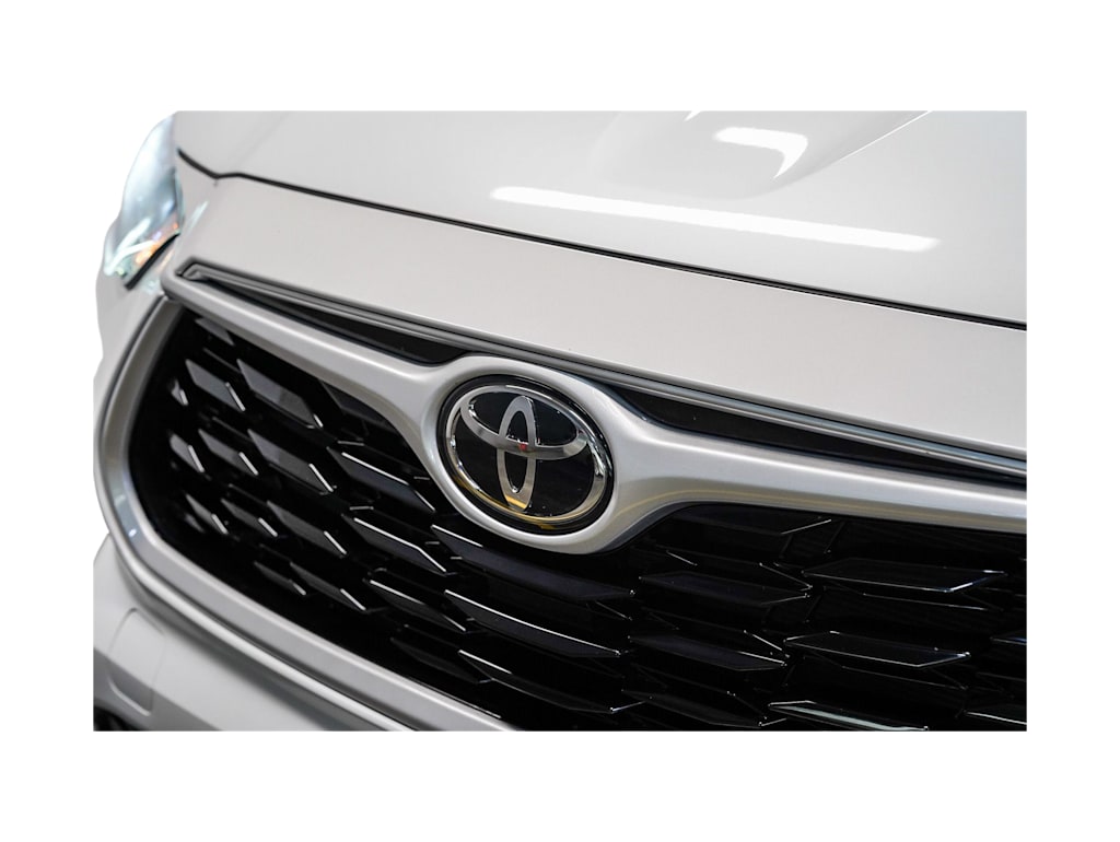 Thumbnail: 2023 Toyota Highlander - 21