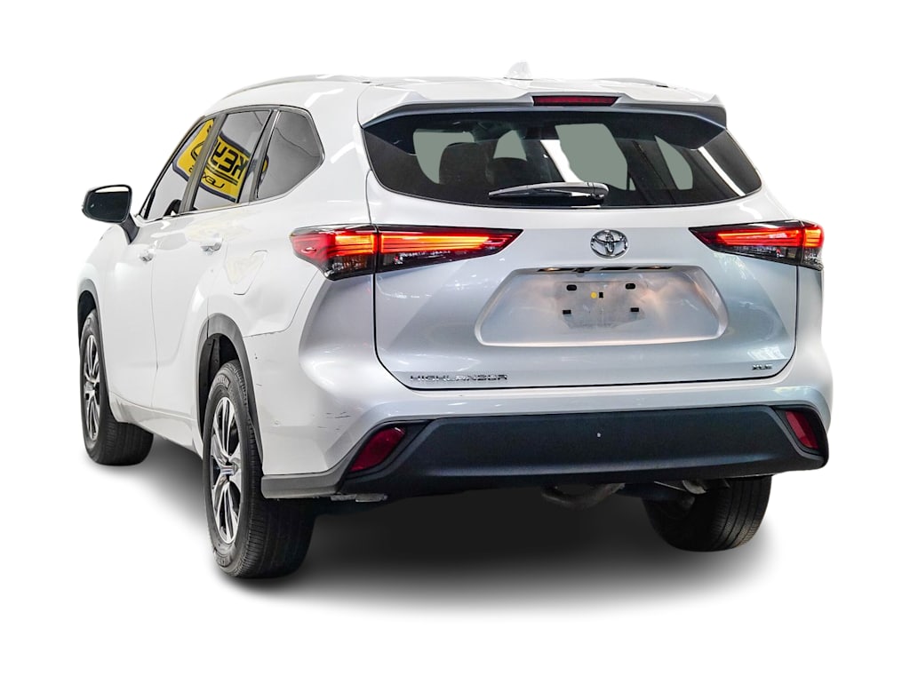 Thumbnail: 2023 Toyota Highlander - 3