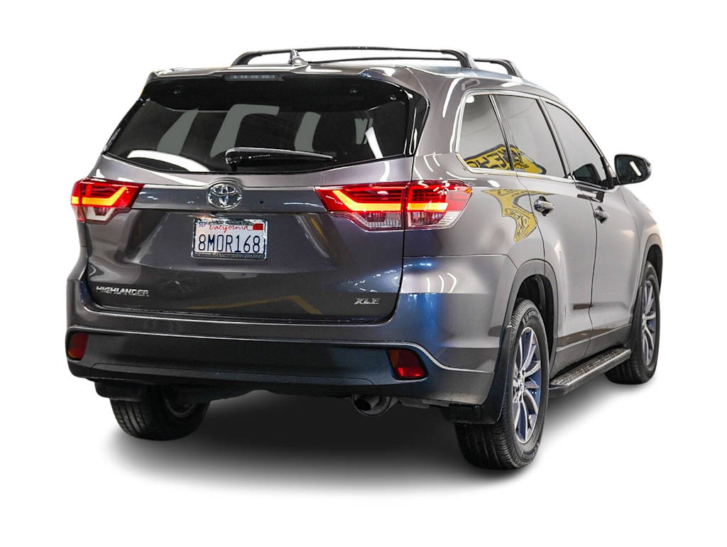 Thumbnail: 2019 Toyota Highlander - 17