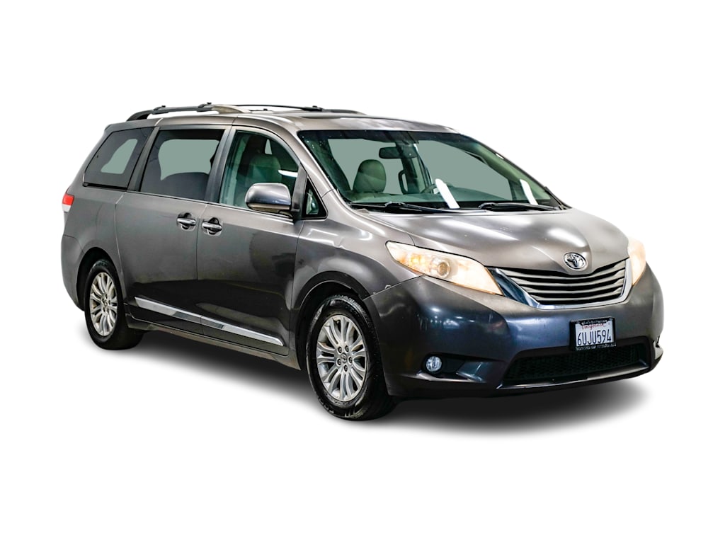 2012 Toyota Sienna XLE 18