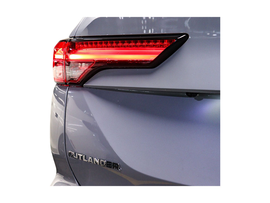 Thumbnail: 2024 Mitsubishi Outlander - 21