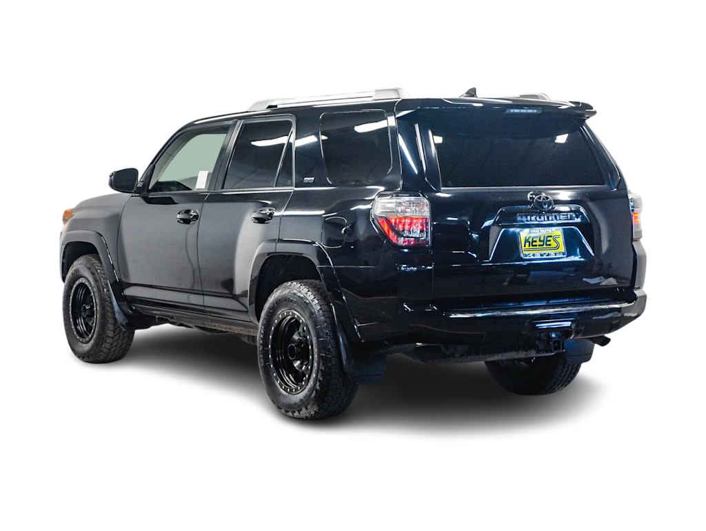 2017 Toyota 4Runner SR5 3