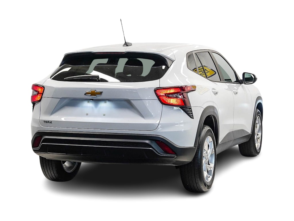 Thumbnail: 2024 Chevrolet Trax - 17