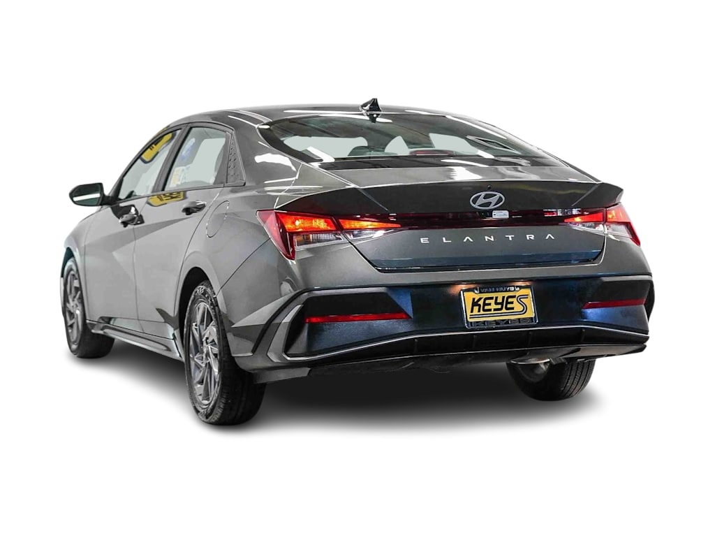 Thumbnail: 2024 Hyundai Elantra - 3