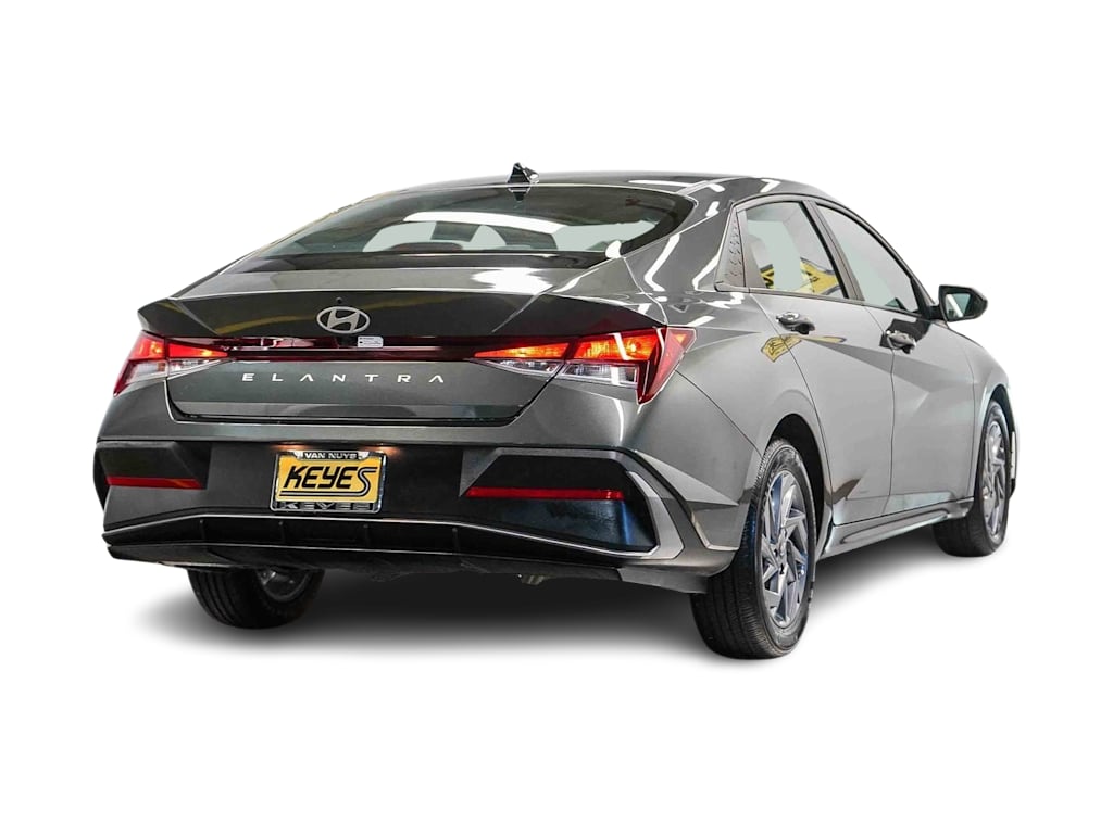 Thumbnail: 2024 Hyundai Elantra - 17