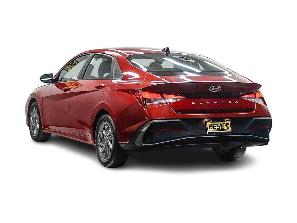 Thumbnail: 2024 Hyundai Elantra - 3