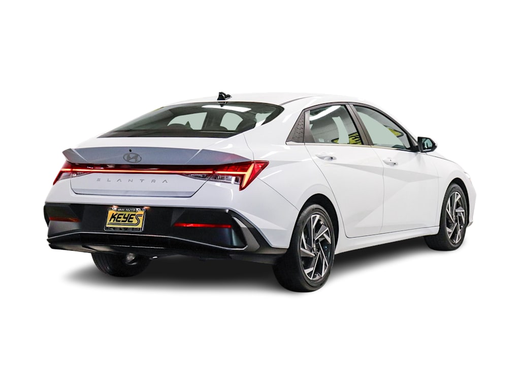 Thumbnail: 2025 Hyundai Elantra - 17