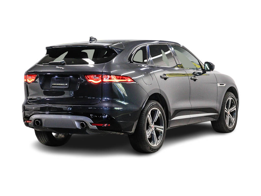 Thumbnail: 2017 Jaguar F-Pace - 15