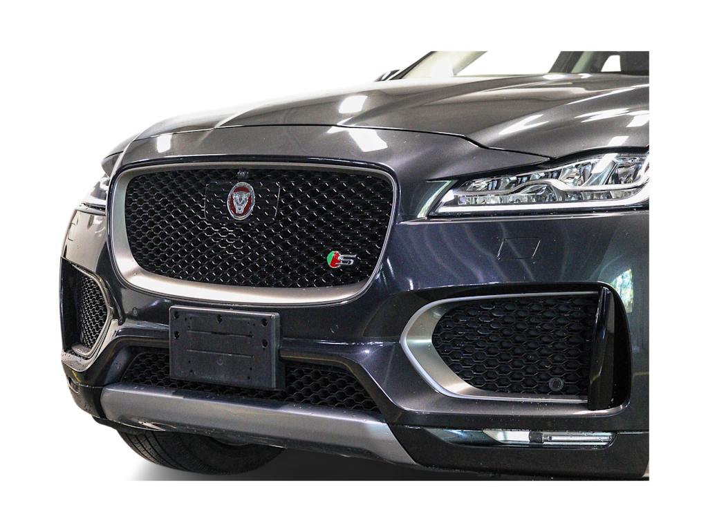 Thumbnail: 2017 Jaguar F-Pace - 19