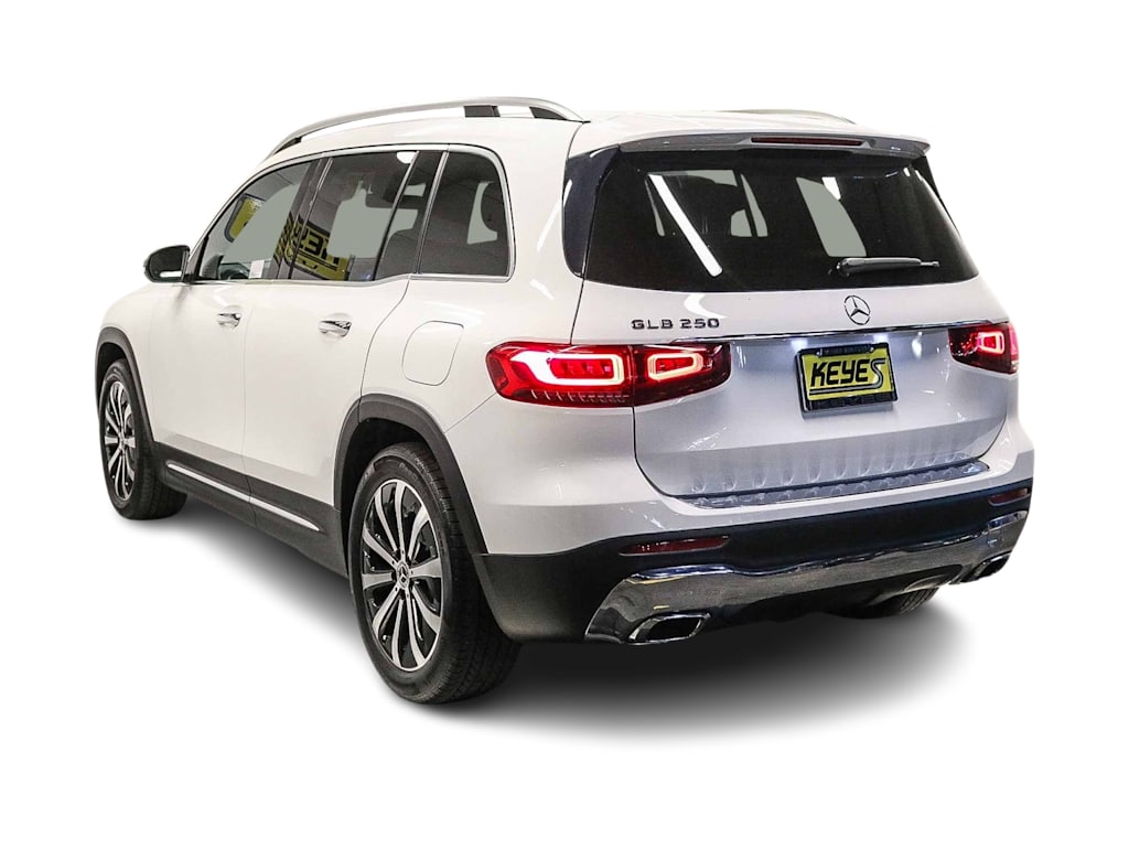 Thumbnail: 2021 Mercedes-Benz GLB - 3