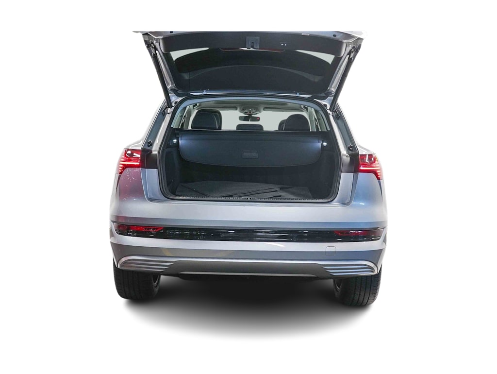 Thumbnail: 2023 Audi e-tron - 17