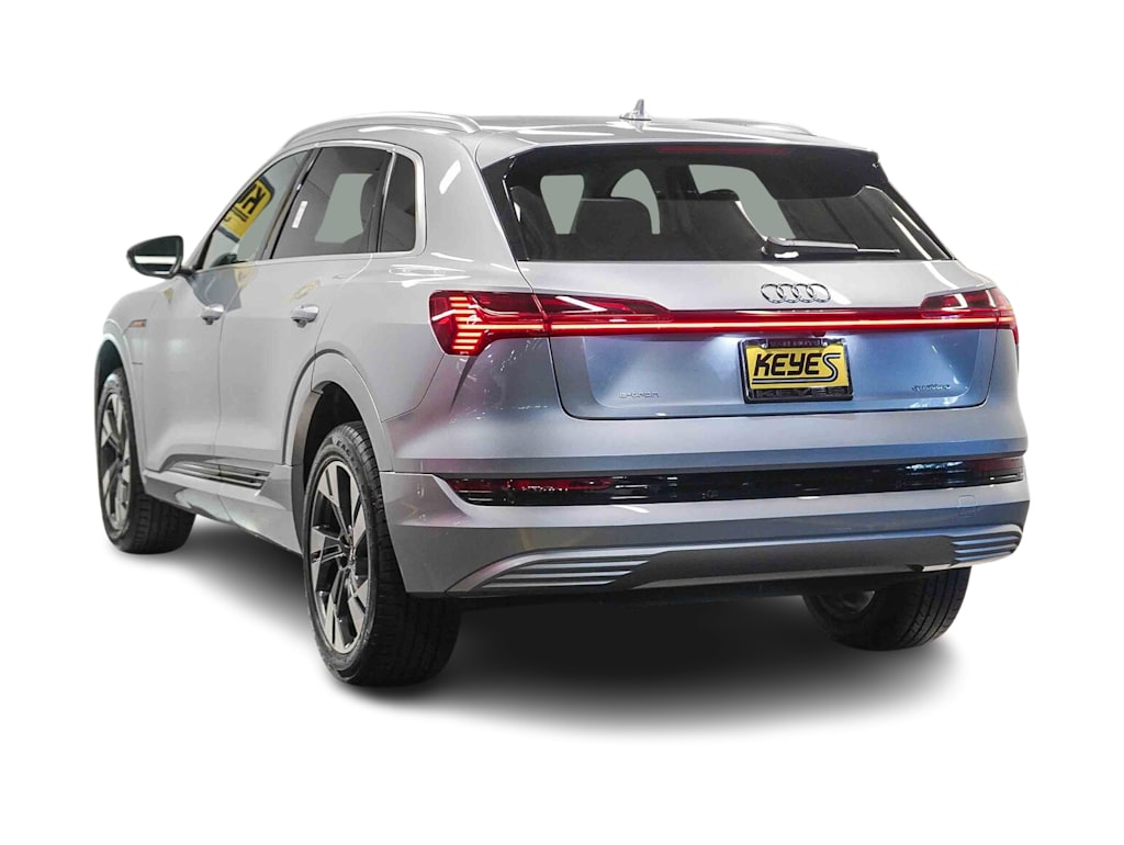 Thumbnail: 2023 Audi e-tron - 3