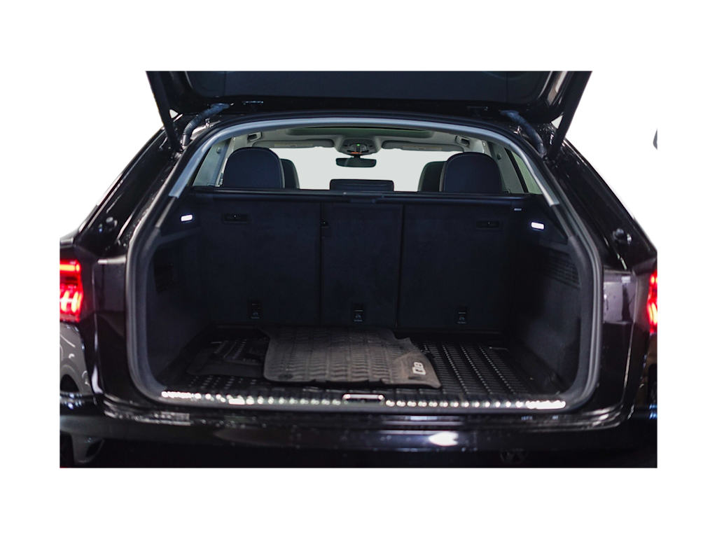 Thumbnail: 2022 Audi Q8 - 17