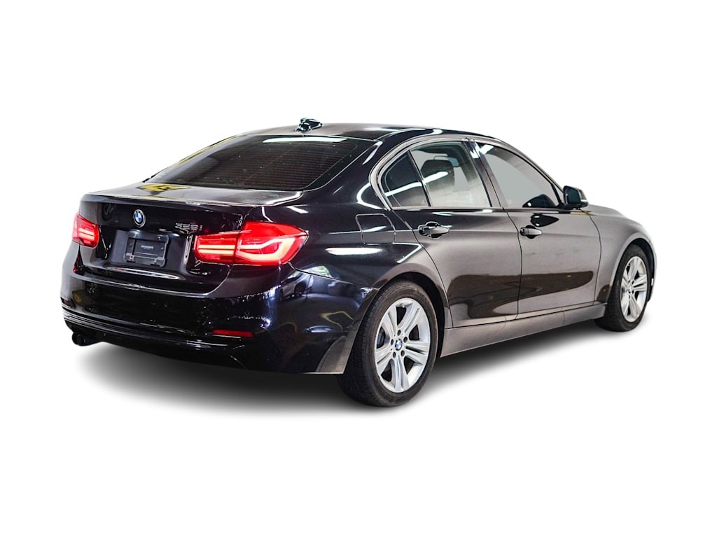 Thumbnail: 2016 BMW 3 Series - 17