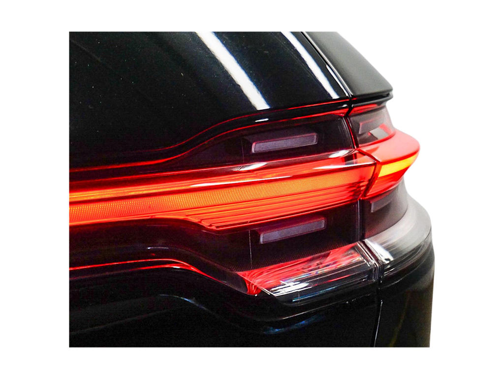 Thumbnail: 2023 Porsche Macan - 21