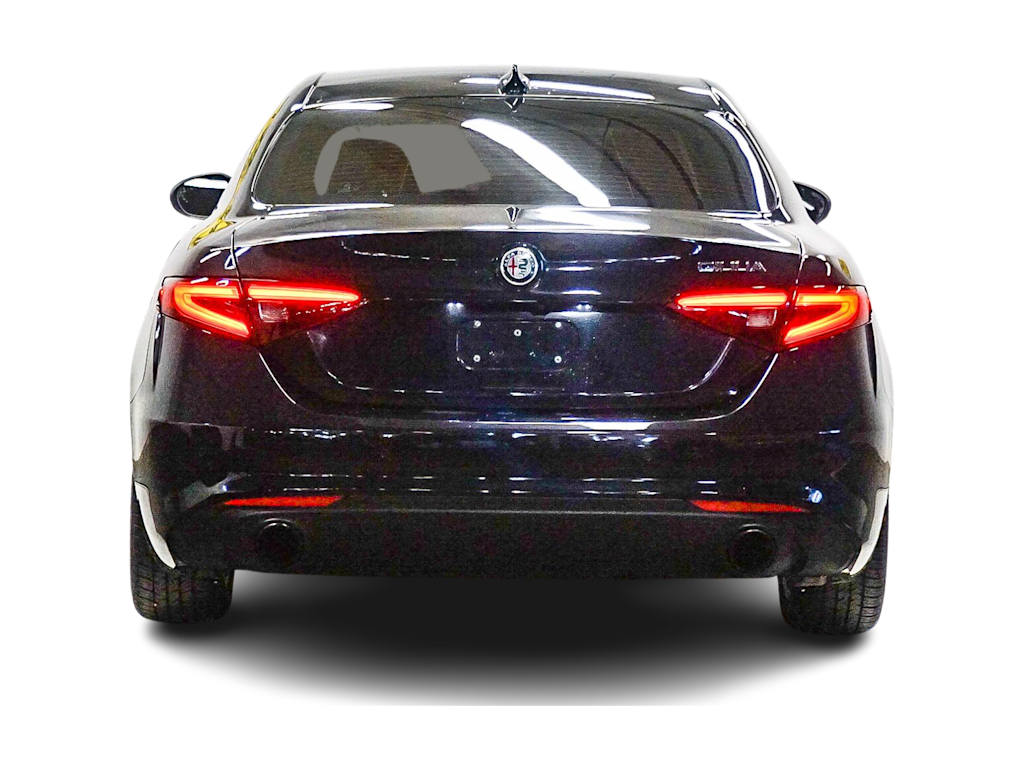 Thumbnail: 2022 Alfa Romeo Giulia - 4