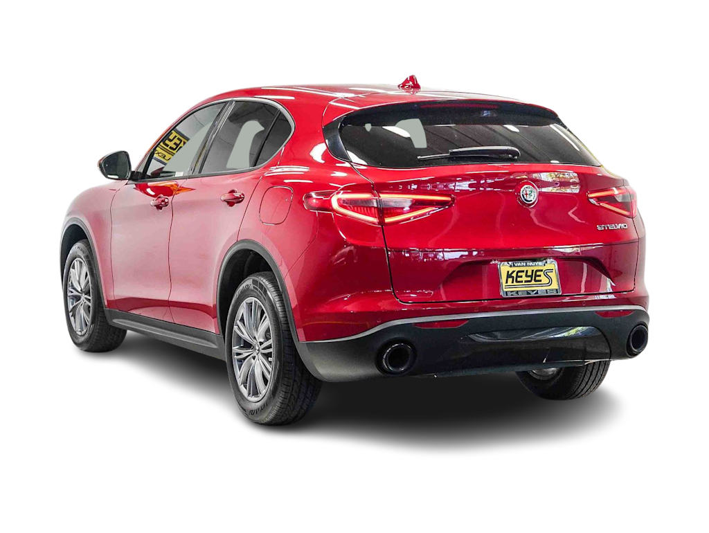 Thumbnail: 2023 Alfa Romeo Stelvio - 3