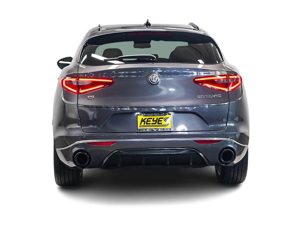 Thumbnail: 2022 Alfa Romeo Stelvio - 4
