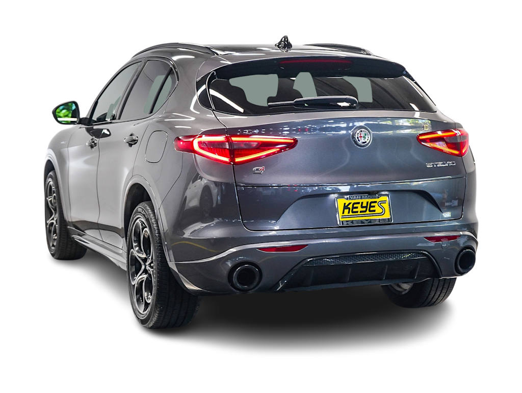 Thumbnail: 2022 Alfa Romeo Stelvio - 3