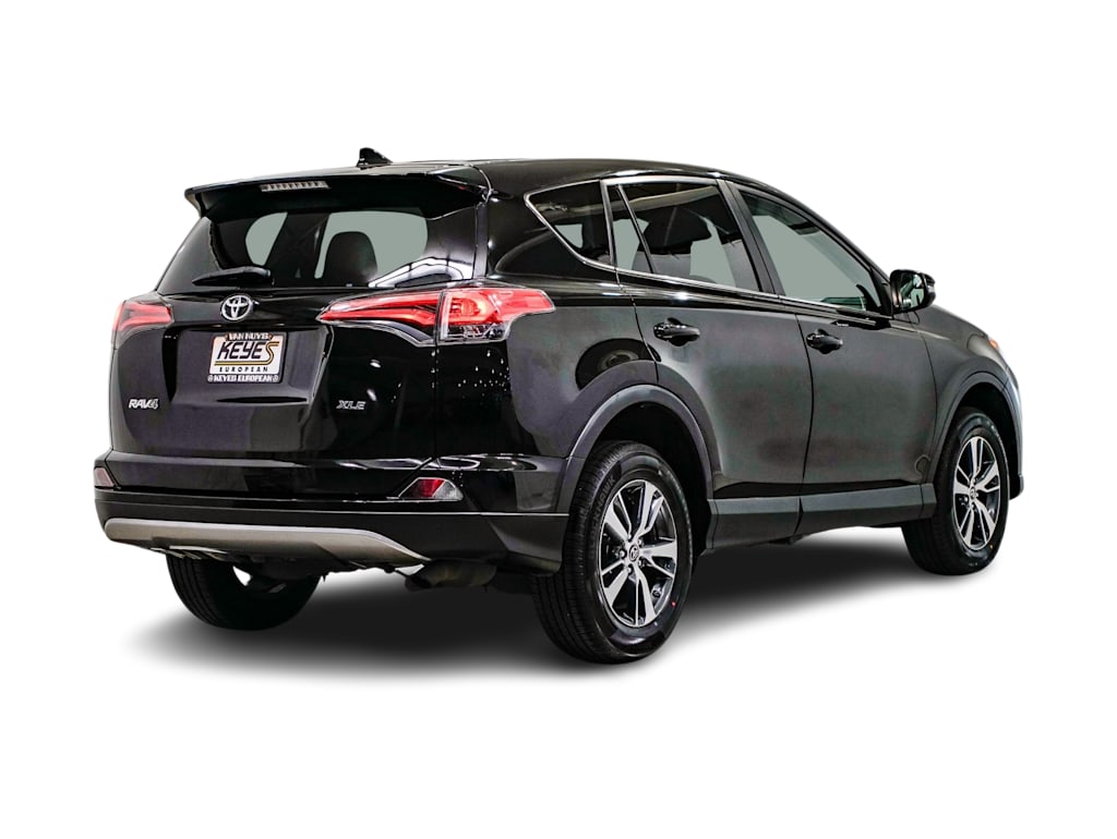 2018 Toyota RAV4 XLE 18