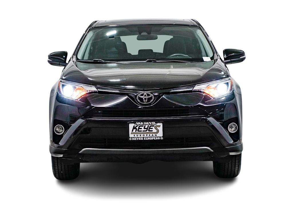 2018 Toyota RAV4 XLE 19