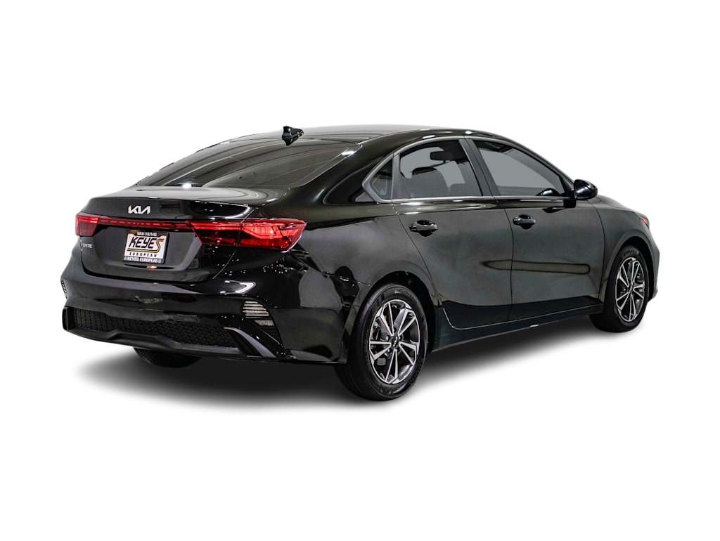 Thumbnail: 2023 Kia Forte - 17